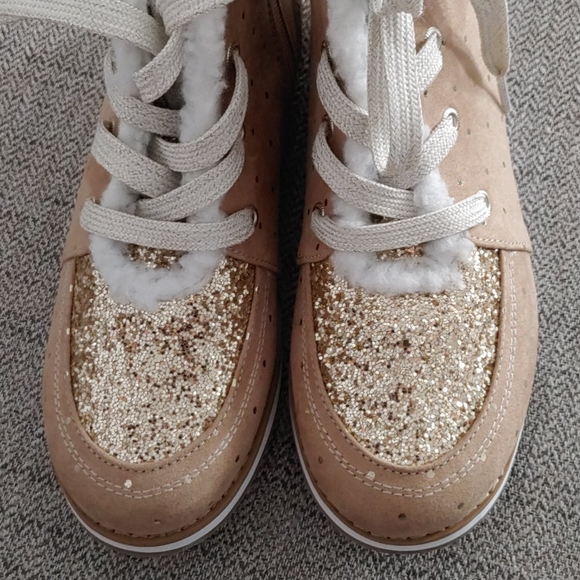 NWT girls size 4 shoes - Picture 2 of 7